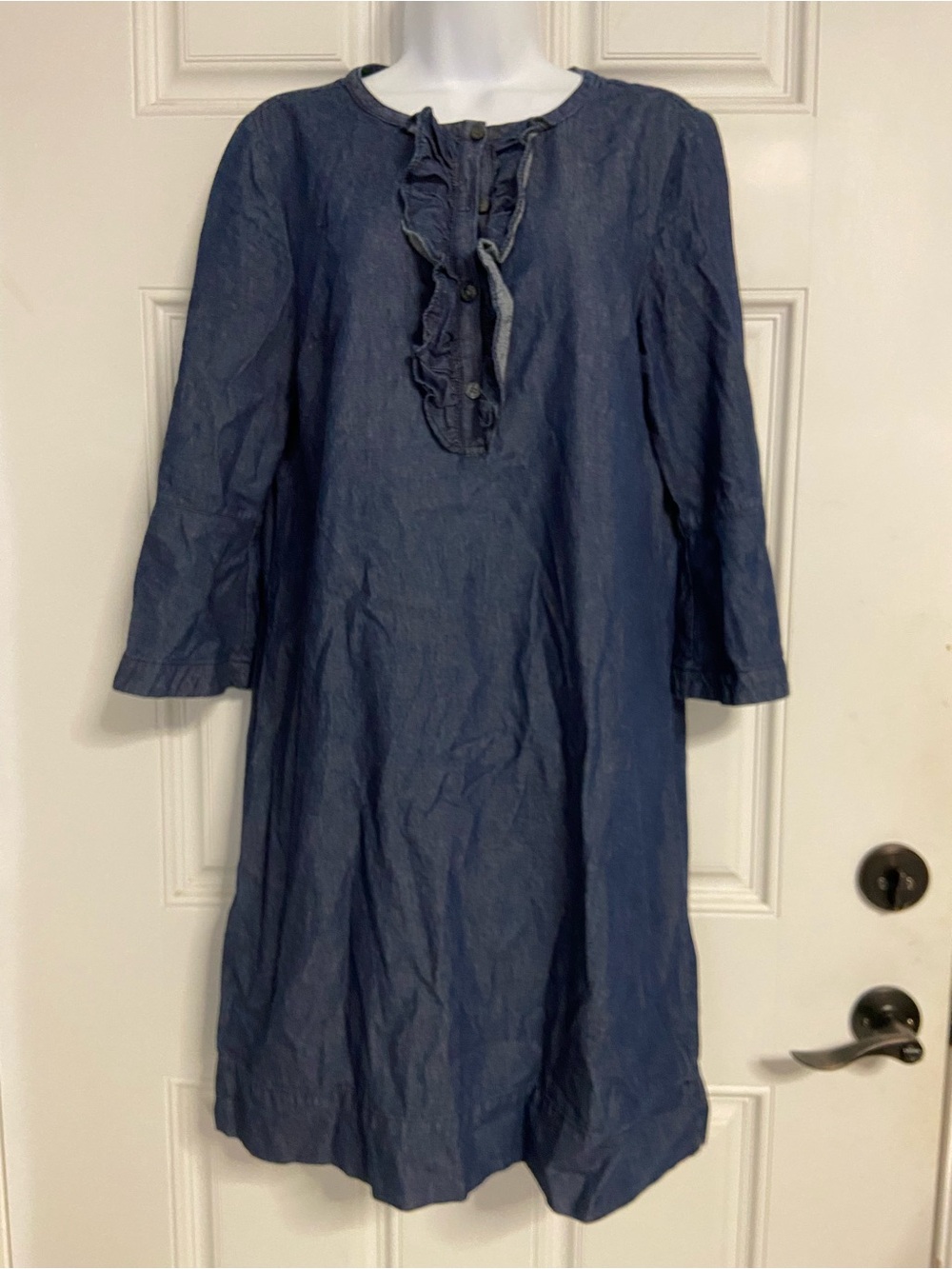 T43- DRAPER JAMES Dark Wash Chambray Ruffle Flared Sleeve COTTON Midi Shift Dres